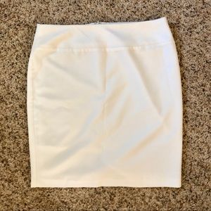 Chic white Alfani skirt!
